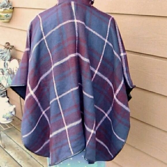 Apt. 9 Plaid Cape - Picture 4 of 11